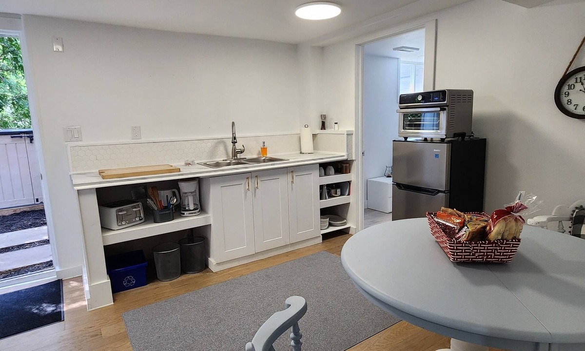 Selwyn Apartment | PRIVATE WALK-OUT MINUTES FROM TRENT UNIVERSITY