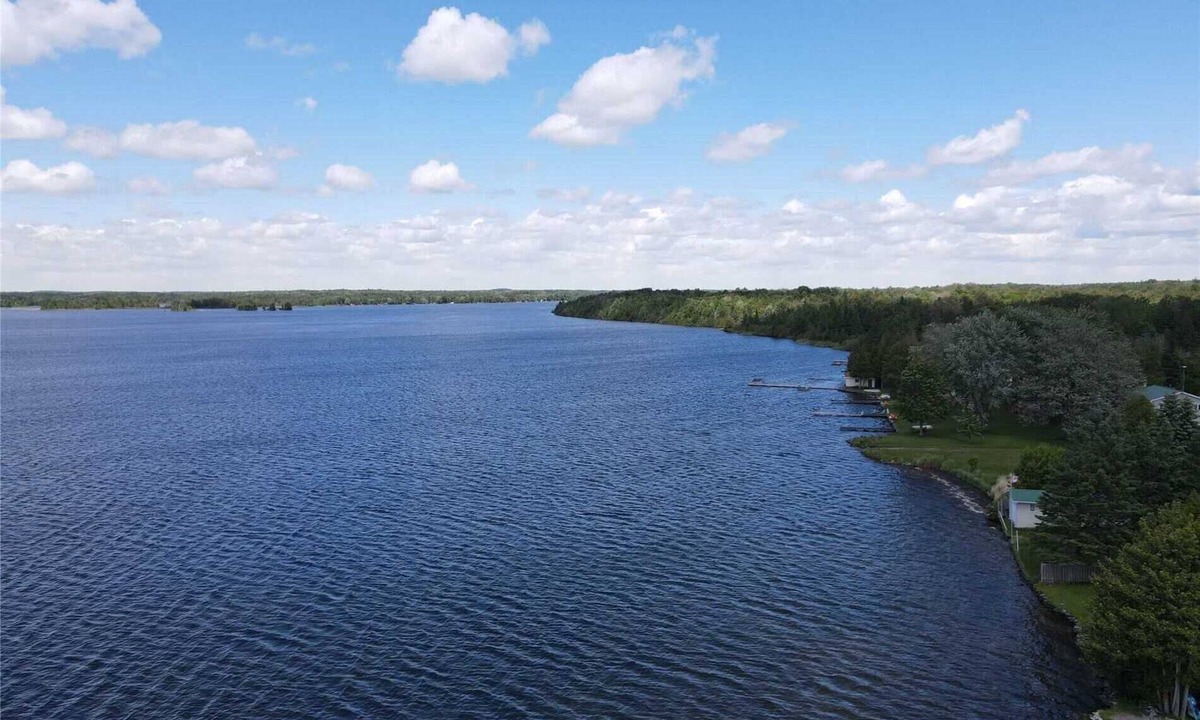 Kirkfield Cottage | Private Waterfront Cottage with Stunning Sunsets