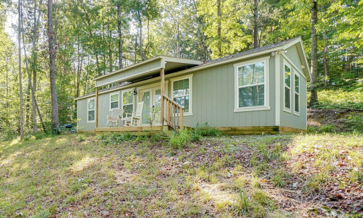 Demorest Cottage | Private Yard & Fire Pit: Cozy Demorest Cottage!