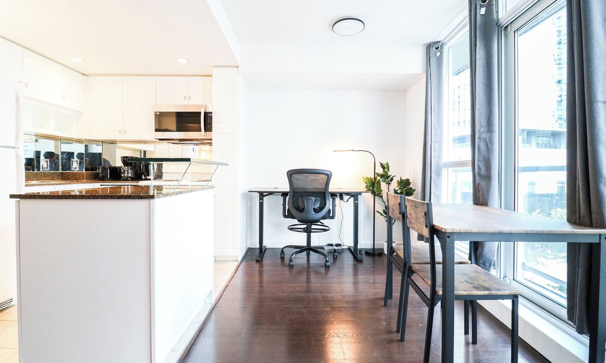 Toronto Entertainment District Apartment | Professional Suite in DT Toronto with Pool, Sauana, Gym