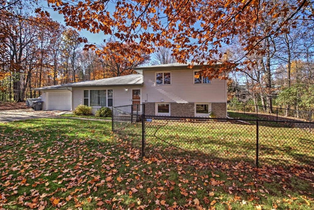 Kenwood House | Quaint Duluth Hideaway with Private Fenced-In Yard!