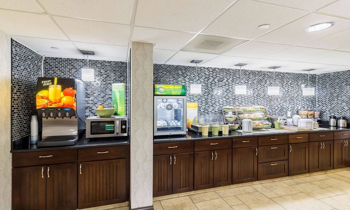 Arden Hills Hotel | Quality Inn & Suites Arden Hills - Saint Paul North