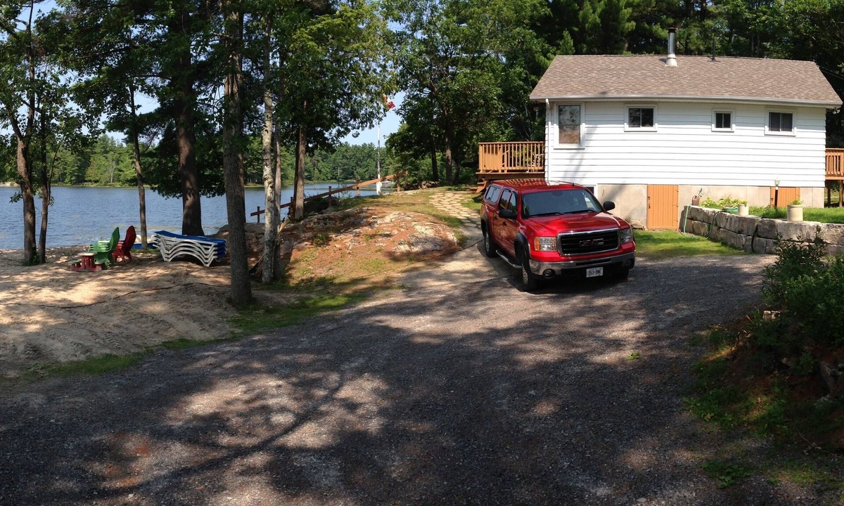 Crowes Landing Cottage | Quiet 3 Bedroom Cottage On Stoney Lake, Ontario