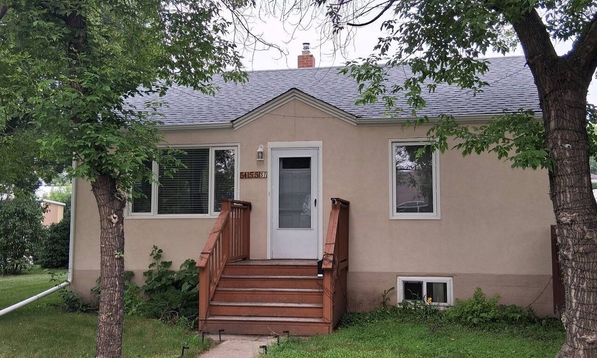 Lloydminster House | Quiet corner lot 3 Bedroom house, unfinished basement with private backyard.