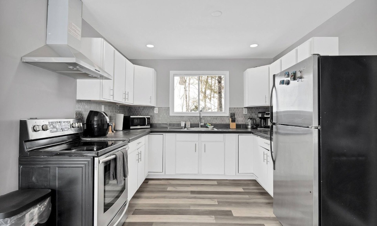 Irondale Cottage | Quiet Spaciou Gorgeous Lakefront Cottage