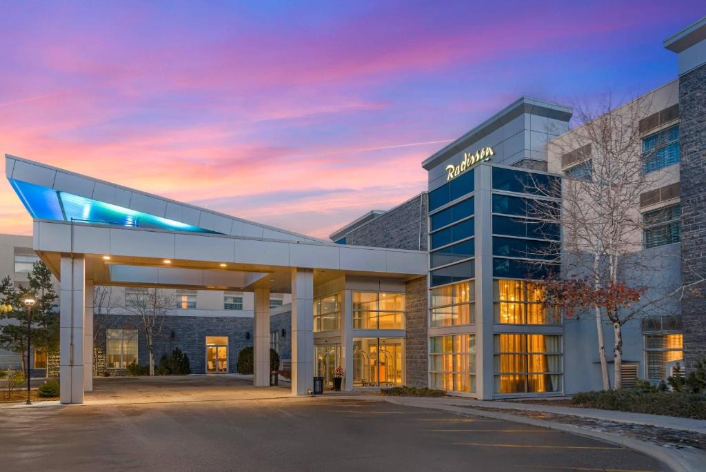 Calgary Hotel | Radisson Hotel & Conference Centre Calgary Airport