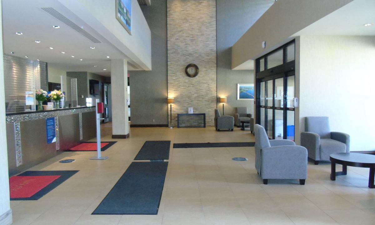 Belleville Hotel | Ramada by Wyndham Belleville Harbourview Conference Centre