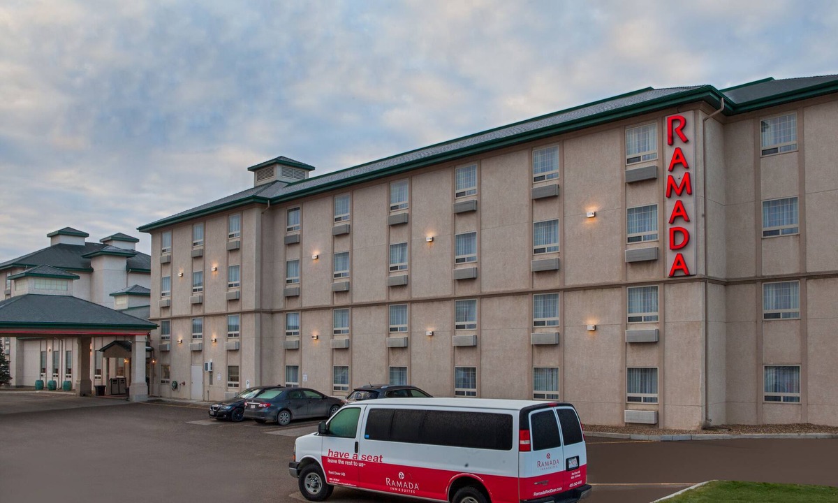 Red Deer Hotel | Ramada by Wyndham Red Deer Hotel and Suites