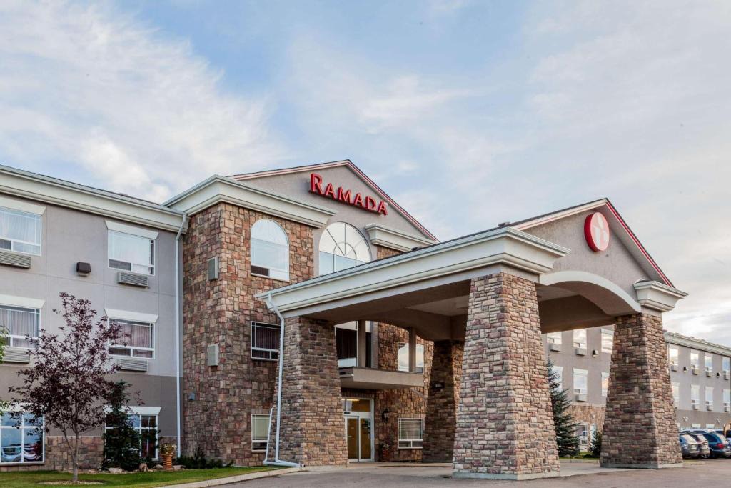 Westlock Hotel | Ramada by Wyndham Westlock