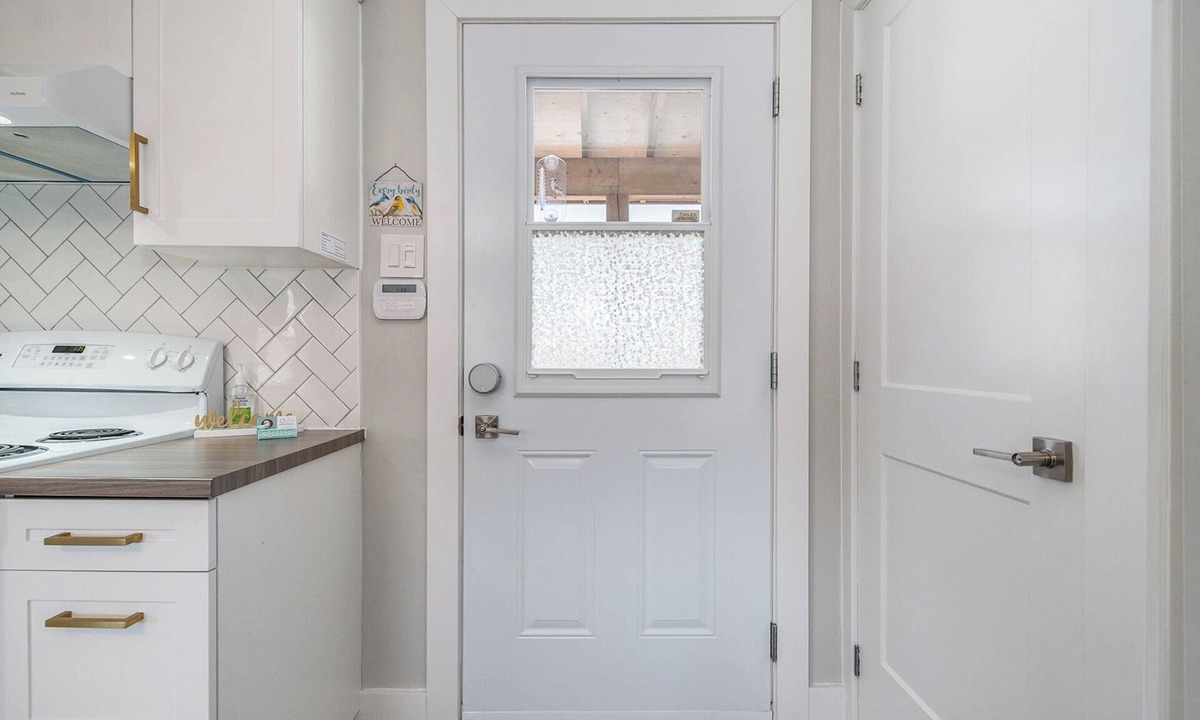 Winchester House | RARE Tiny House 2 BEDS + Free WiFi + 30m to Ottawa