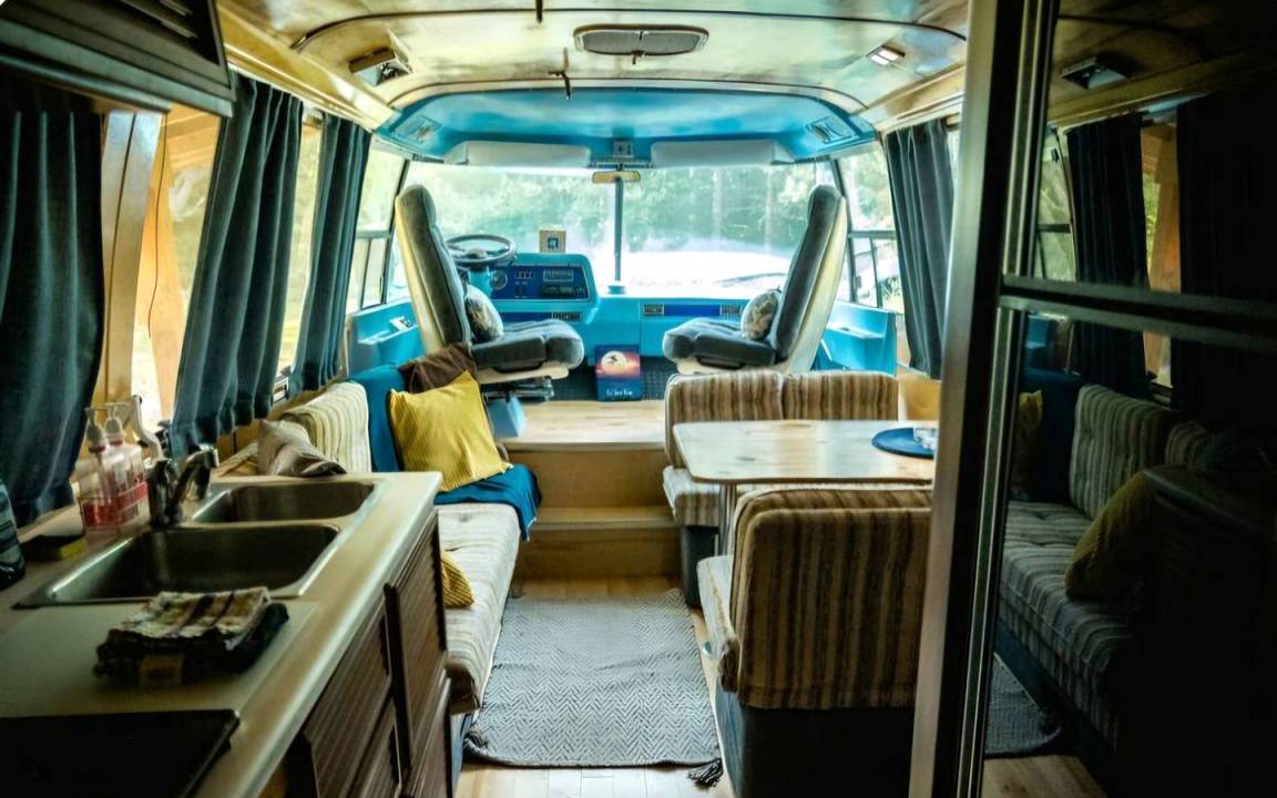 Blackstock RV Rental | Recreational vehicle (RV) ∙ 1 bedroom ∙ 6 guests
