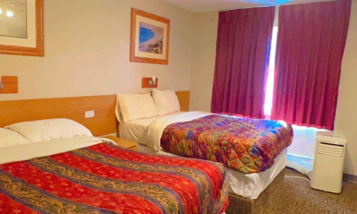 Redwater Hotel | Red Rest Motel