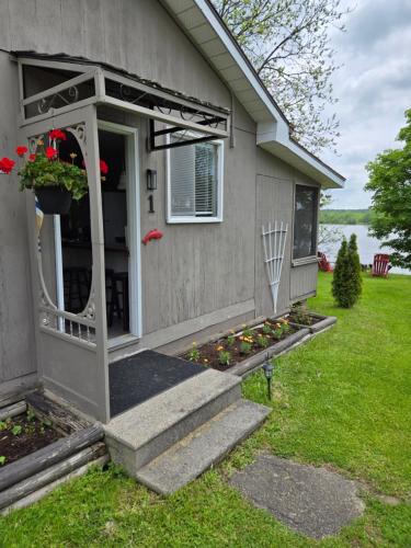 Leeds and the Thousand Islands House | Redfish Cottages