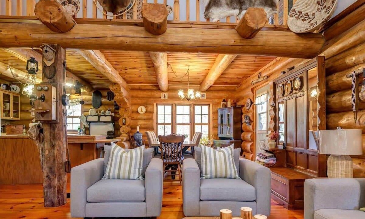 Lyndhurst Cabin | Relaxing and private waterfront log cabin