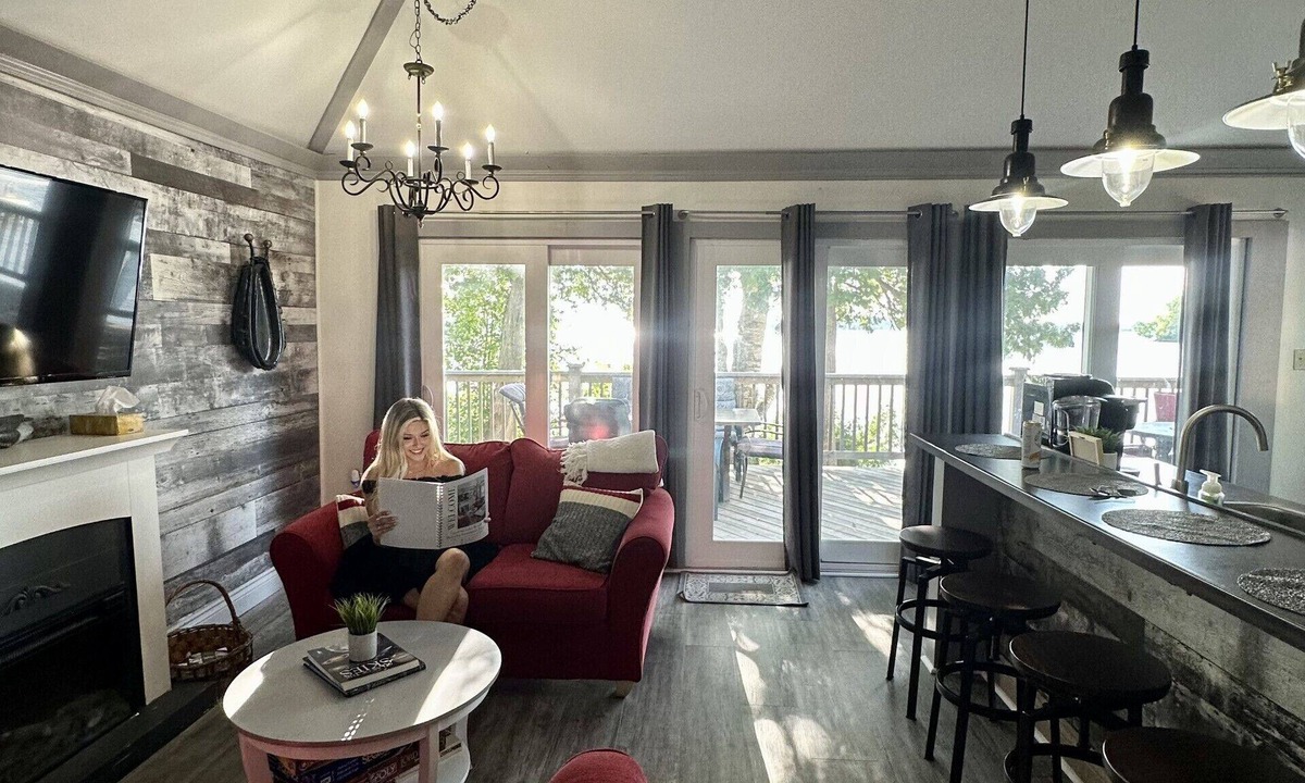 Fenelon Falls House | Relaxing Farmhouse Escape