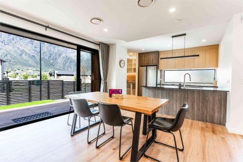 Kawarau Falls House | Remarkable Cross Road Retreat