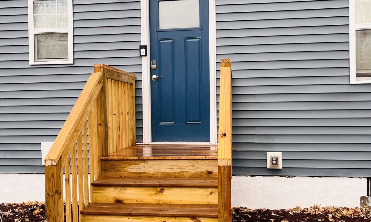 Albert Lea House | Remodeled home close to lake and walking trails