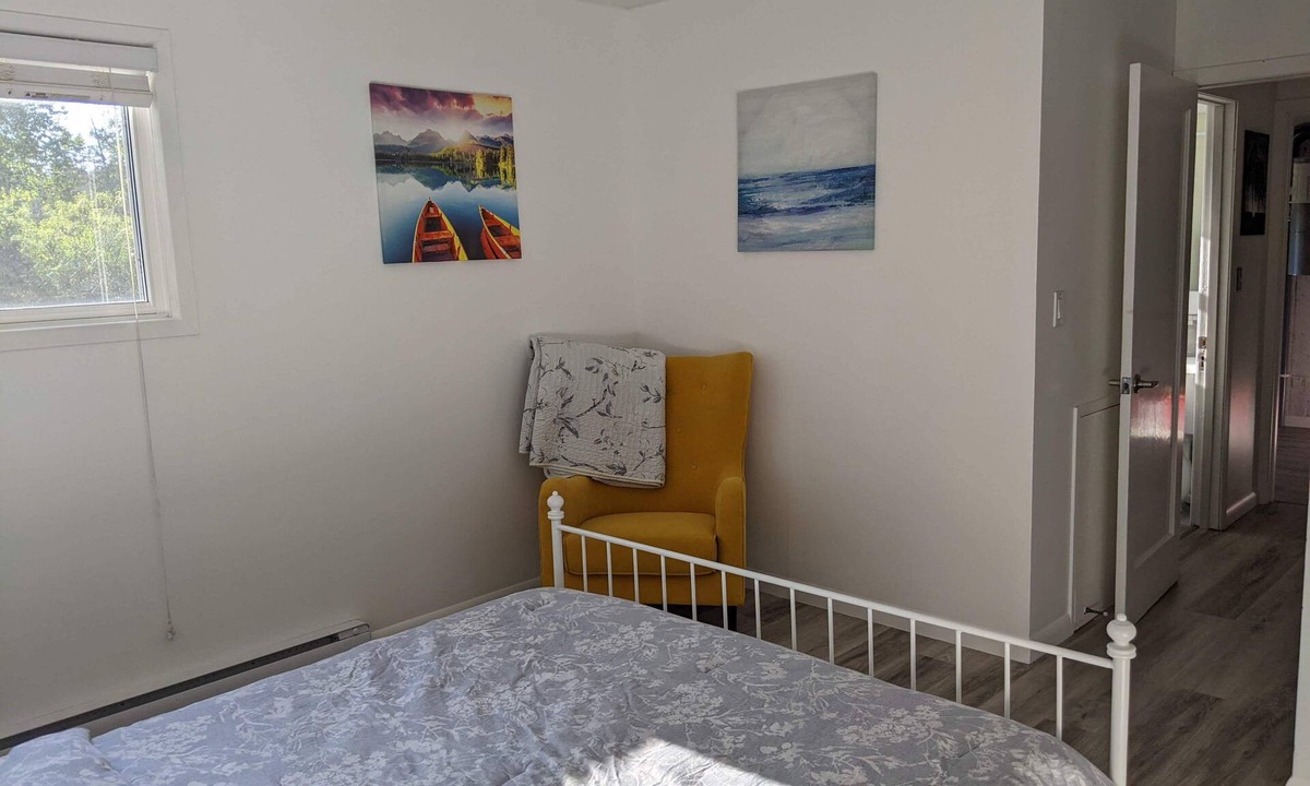 Turkey Point Cottage | Renovated 3 Bedroom Cabin by the lake