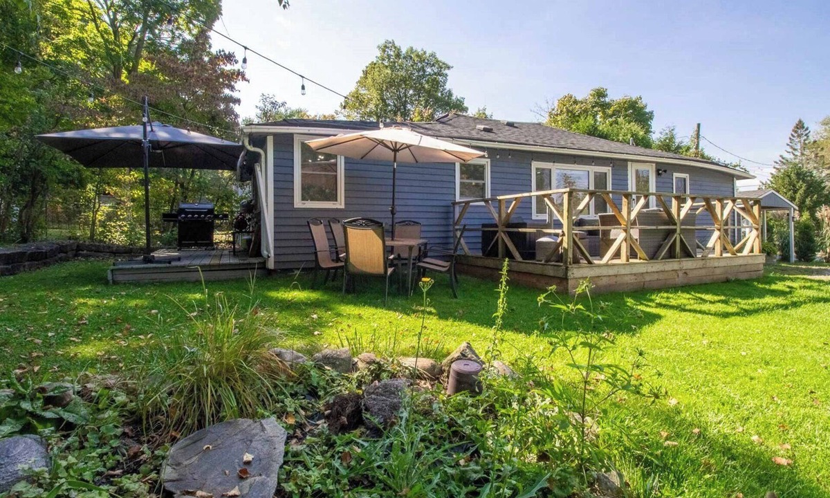 Scugog Cottage | Renovated Cottage with Sauna, Unlimited WiFi, nearby access to Lake Scugog!