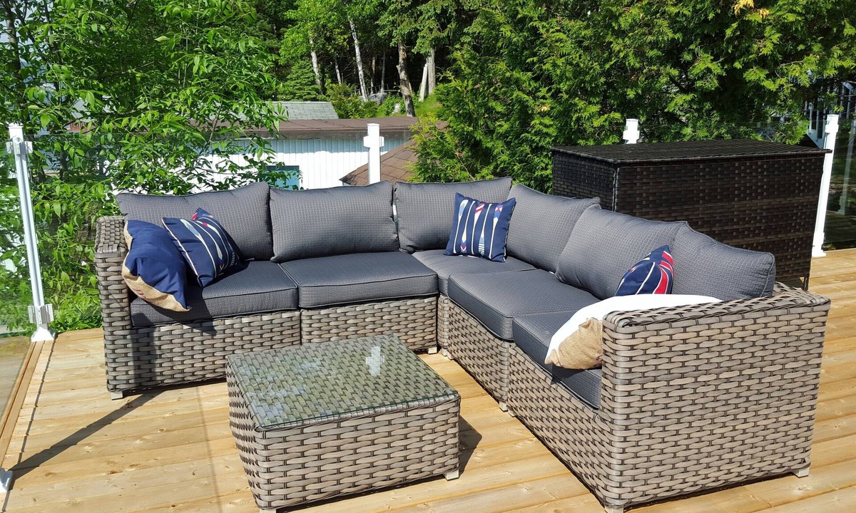 Roseneath House | Renovated on HGTV Canada with a gorgeous boathouse deck