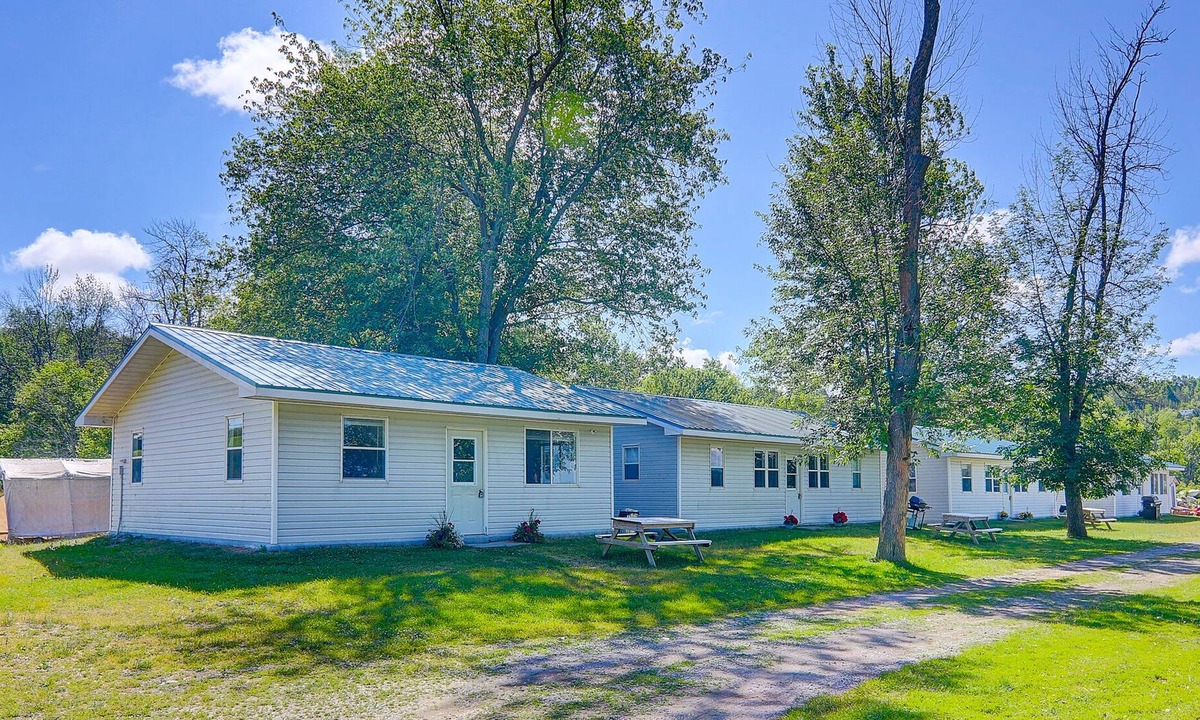 Roseneath Cottage | Rice lake 4 bedrooms waterfront cottage
