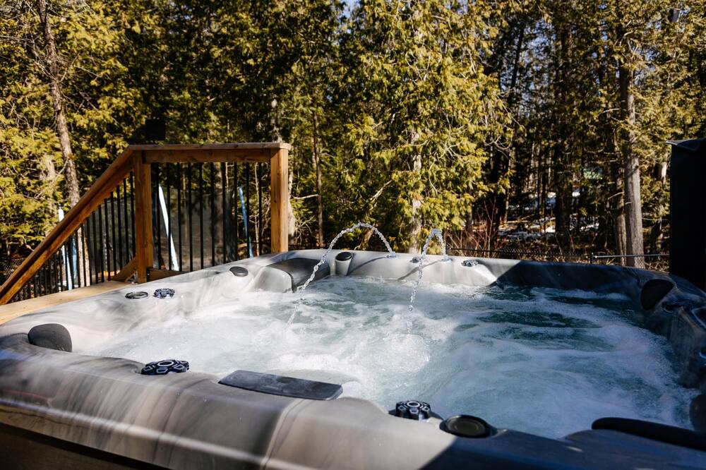 Haliburton Cottage | Riverfront Serenity ion Drag - Wheelchair accessible loft