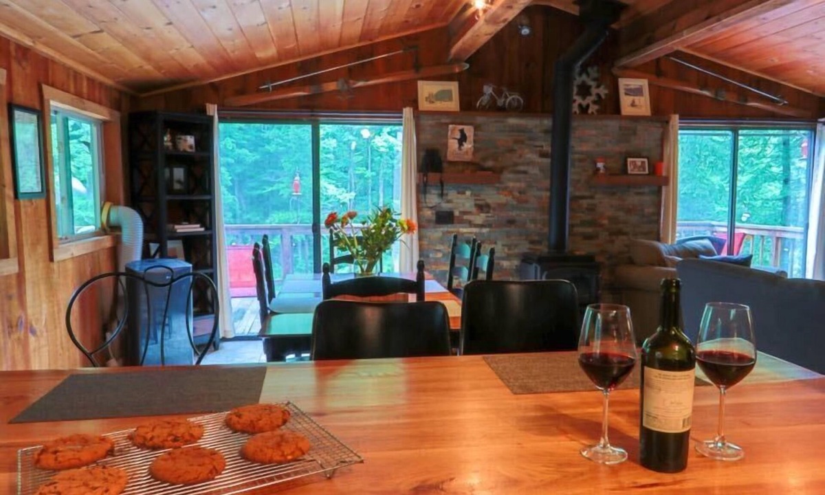 Intervale House | Riverfront vacation, Deck Views and Privacy ! 3 bdrm Riverfront, Pet Friendly!