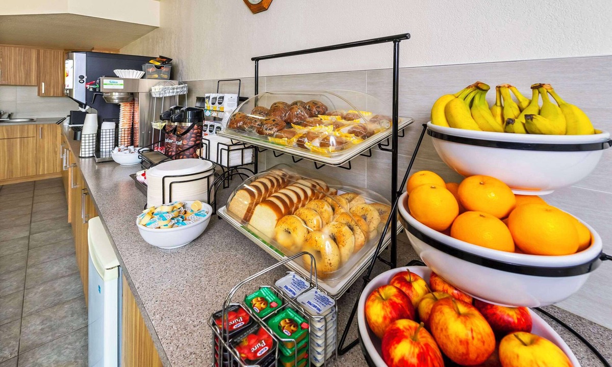 Edson Hotel | Rodeway Inn