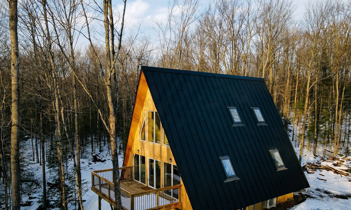 Haliburton Ski Chalet | Romantic and Cozy A Frame Chalet in the woods - Relax, Recharge, Renew