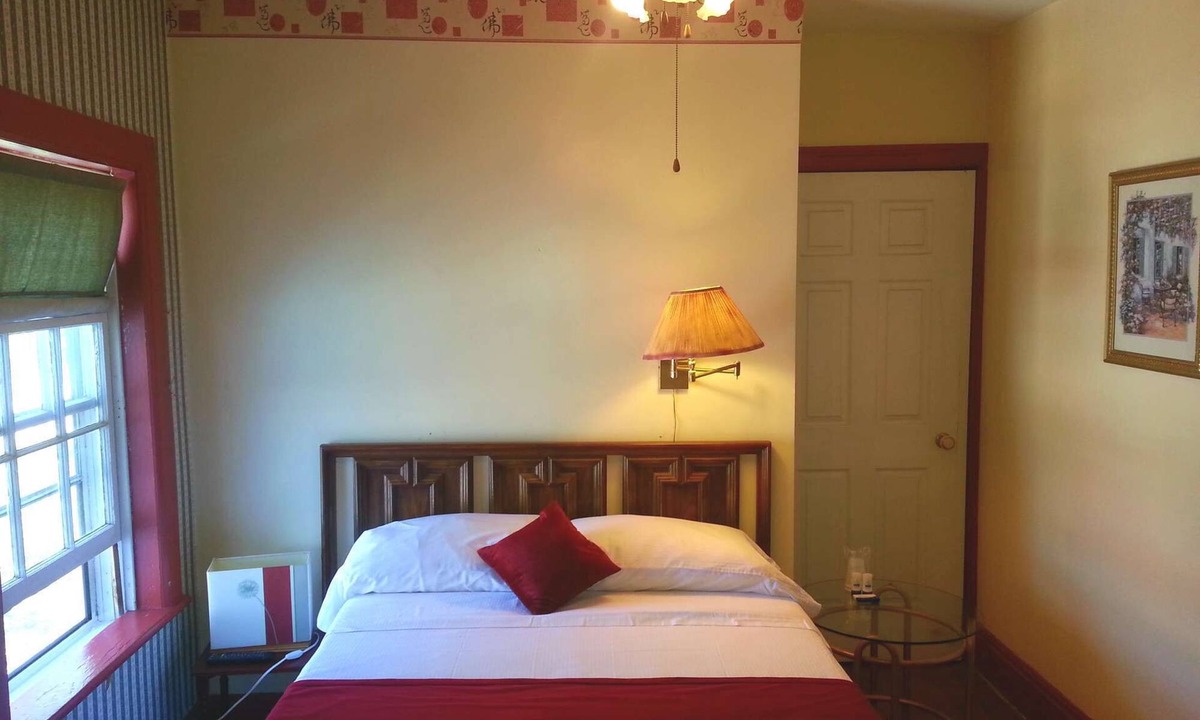 Port Albert House | Room # 4 at the Historic Port Albert Inn in peaceful Port Albert, Ontario!