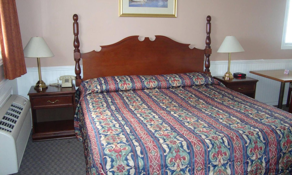Napanee Hotel | Royal Napanee Inn