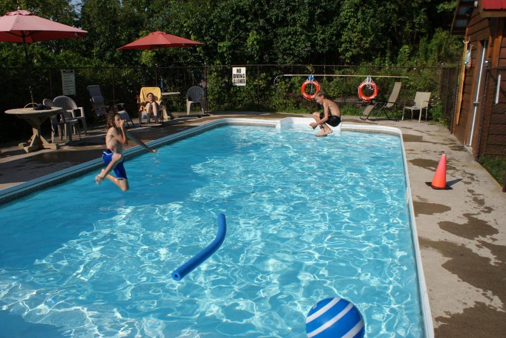 Harwood House | Sandy Shore Cottages Luxury Resort on Rice Lake