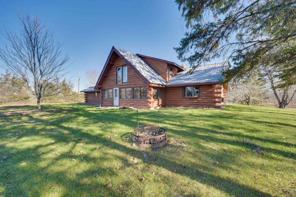 Finlayson House | Secluded Log Cabin Less Than 1 Mi to Munger State Trail!