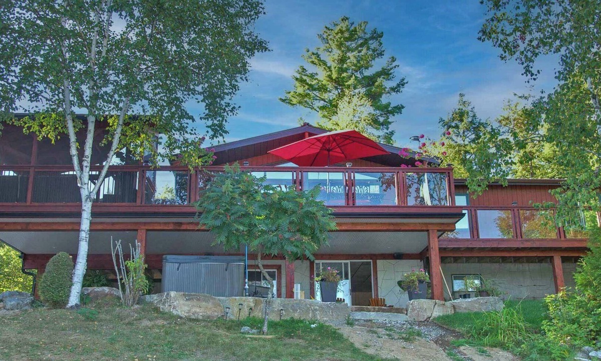Eagle Lake Cottage | Serendipity - Five Bedroom Cottage, Sleeps 10