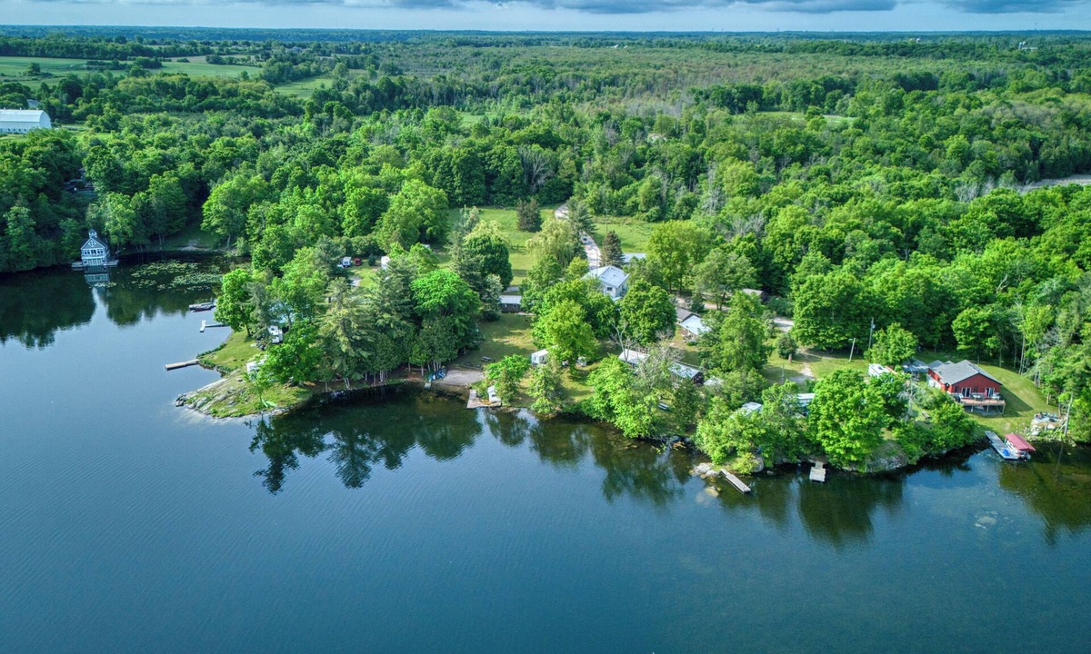 Frontenac Cabin | Serene 2-Bed + Futon Lakeside Cottage: Sleeps 5-6, Full Amenities!
