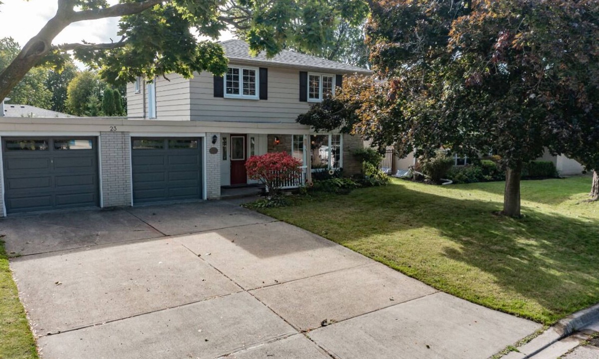 Brampton House | Serene 5BRM home. Pool and all-year hot tub. 17 minutes from YYZ.