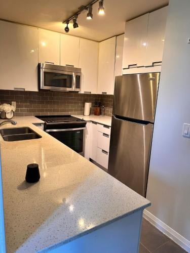 Hurontario House | Serene Queen Room Shared Unit