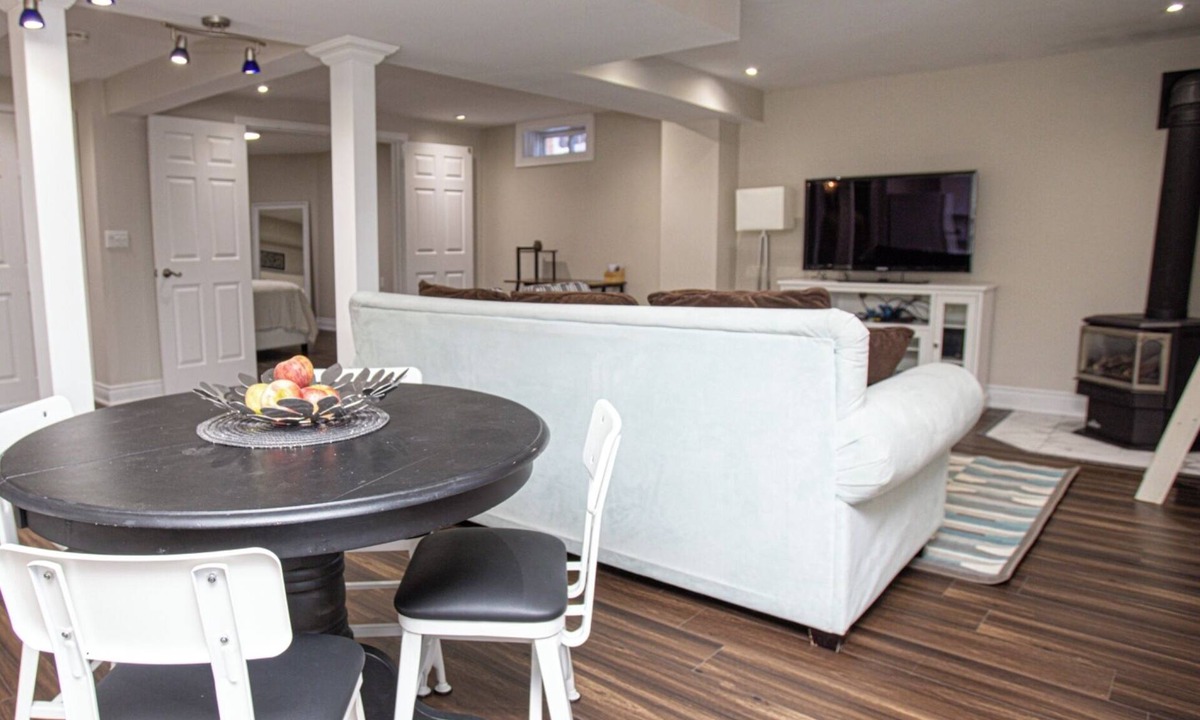 Orangeville House | Serenity in the Hills - Charming 1-bdrm house w WiFi and Hot Tub in Orangeville