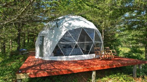 Glenfield House | Serenity Point Dome - Romantic Glamping Escape on a Private Pond