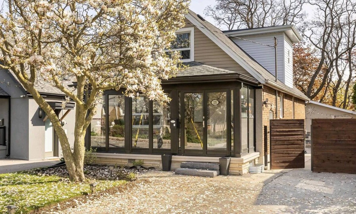 Toronto House | Short term rental for 2 bedroom basement unit.