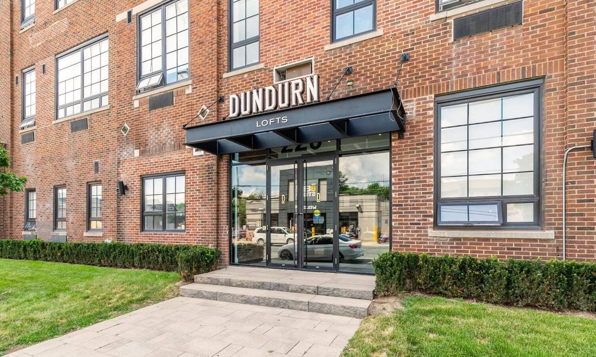 Kirkendall North Apartment | Simply Comfort. UV Disinfected Bright Cozy Loft Gym Parking