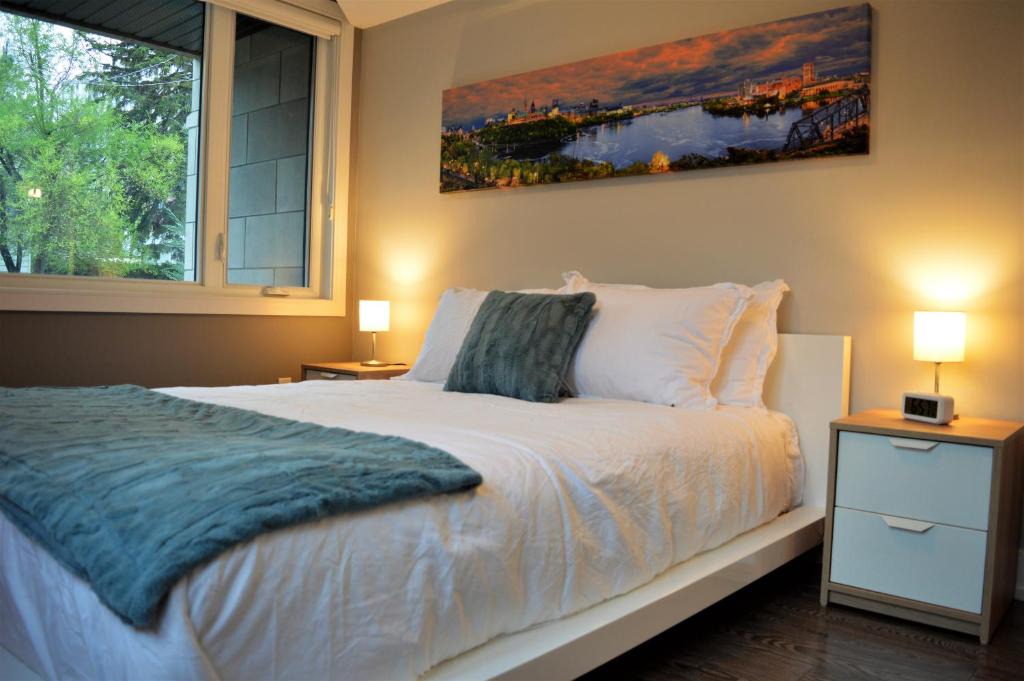 Ottawa Division Apartment | Simply Luxury Stays
