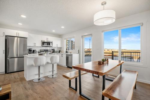 Southeast Edmonton House | Single Detached Full House with Ping Pong King Bed and Garage