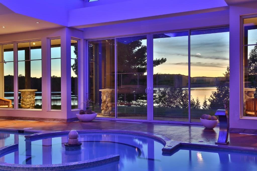 Eagle Lake Resort | Sir Sam's Inn & Spa