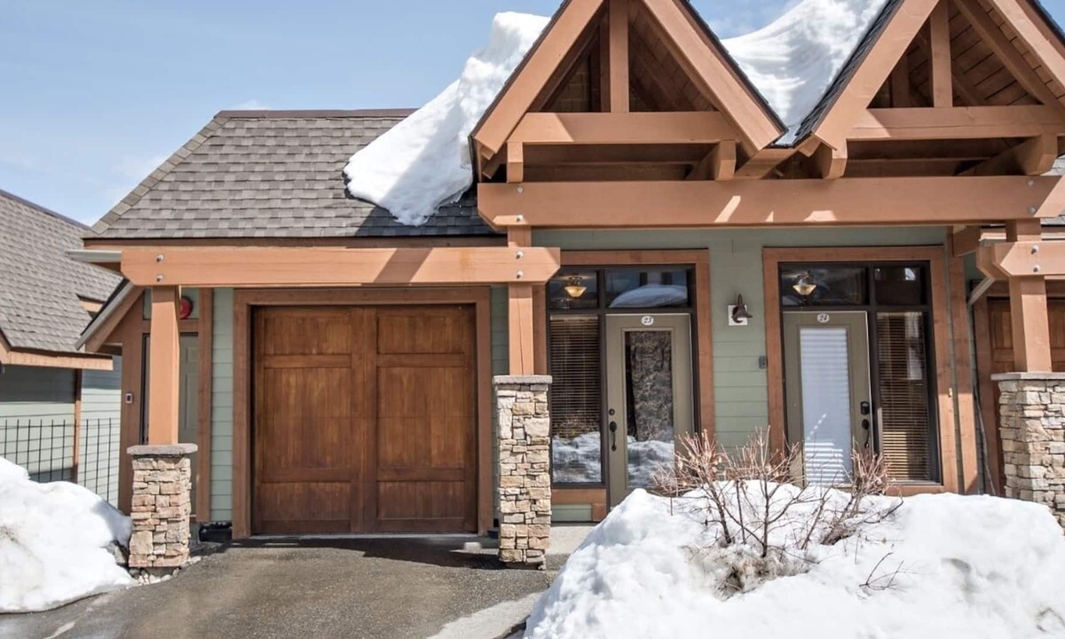 East Kootenay Condo | SKI IN SKI OUT!! Private Hot Tub