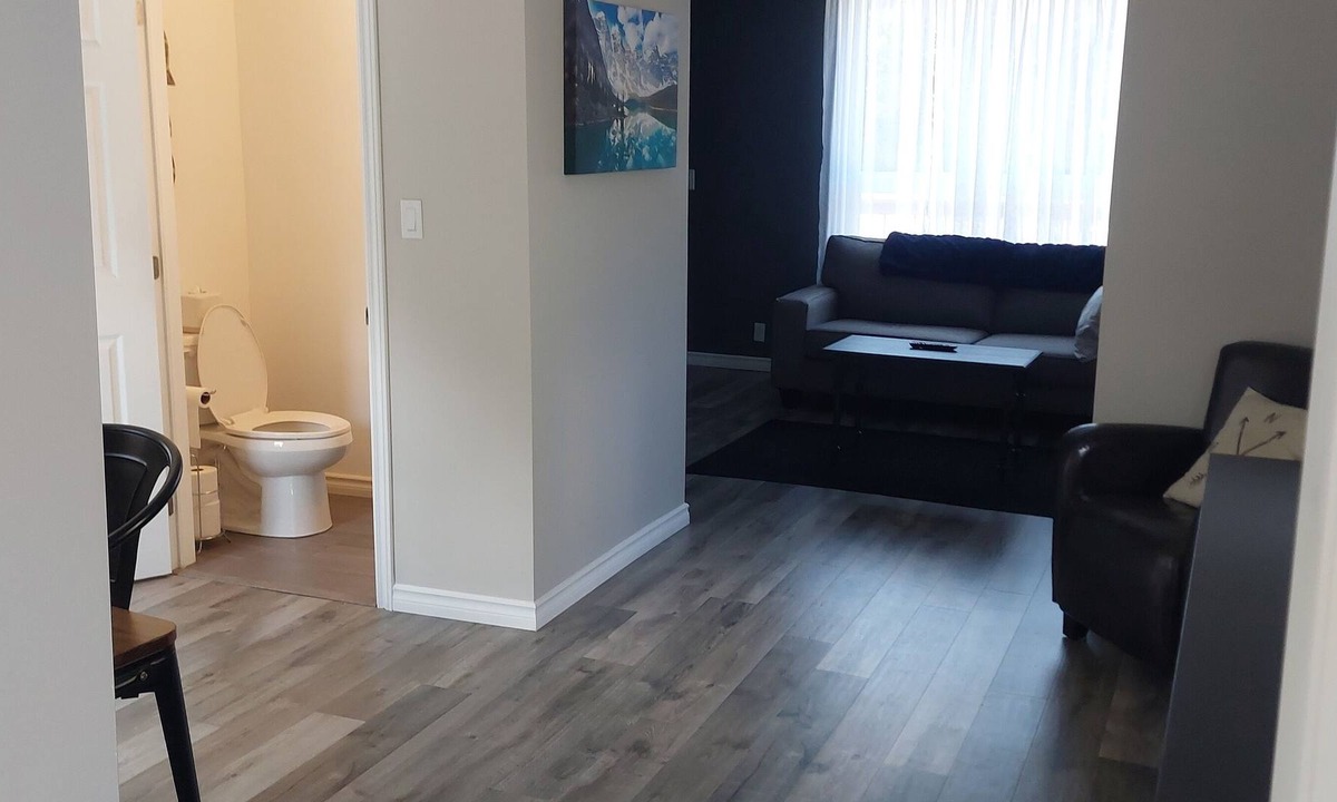 Midland House | Small retreat home located in Midland. 5 minute walk to Downtown, Restaurants.