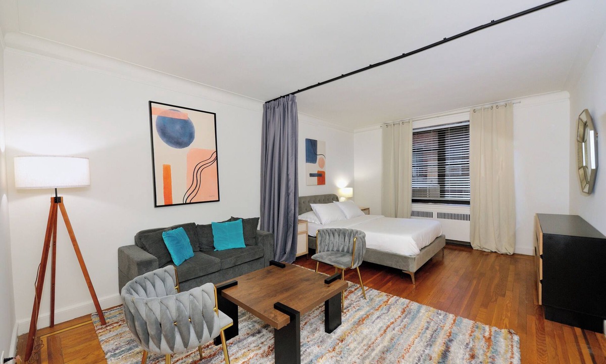 Midtown East Apartment | Spacious 2-BDS apartment on Famous 5th Ave & Midtown East, Elevator Bldg.