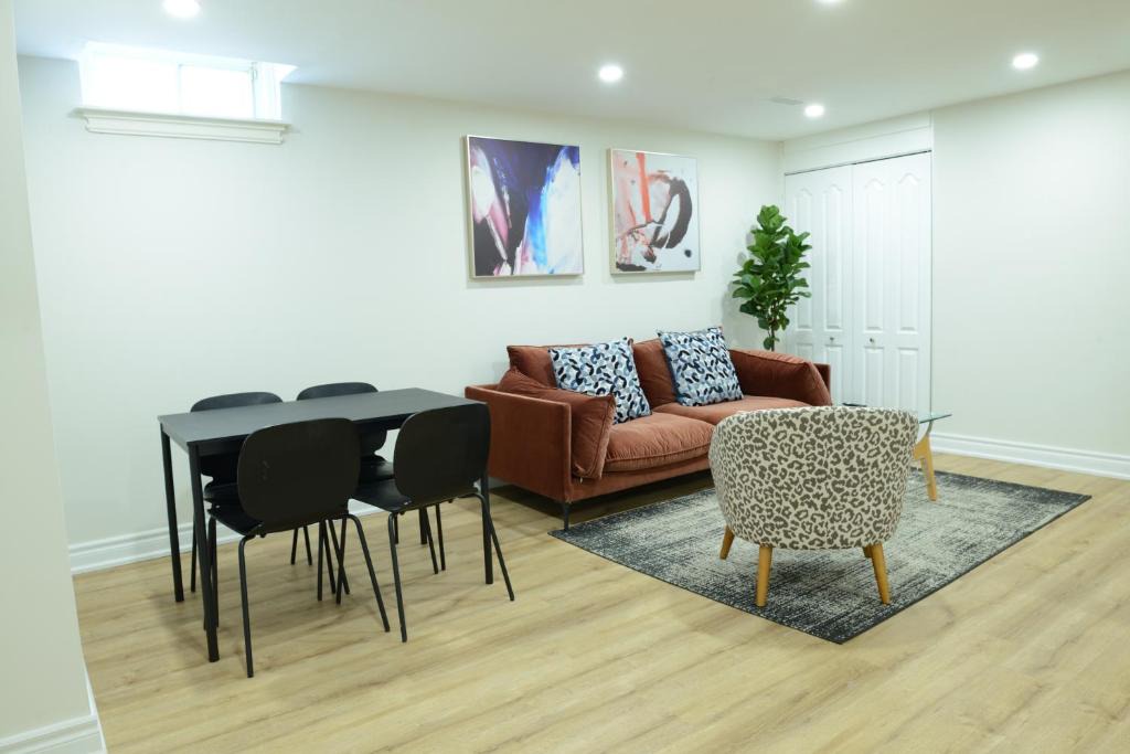 Richmond Hill Apartment | Spacious 2-Bed-Room near Yonge & Major Mackenzie