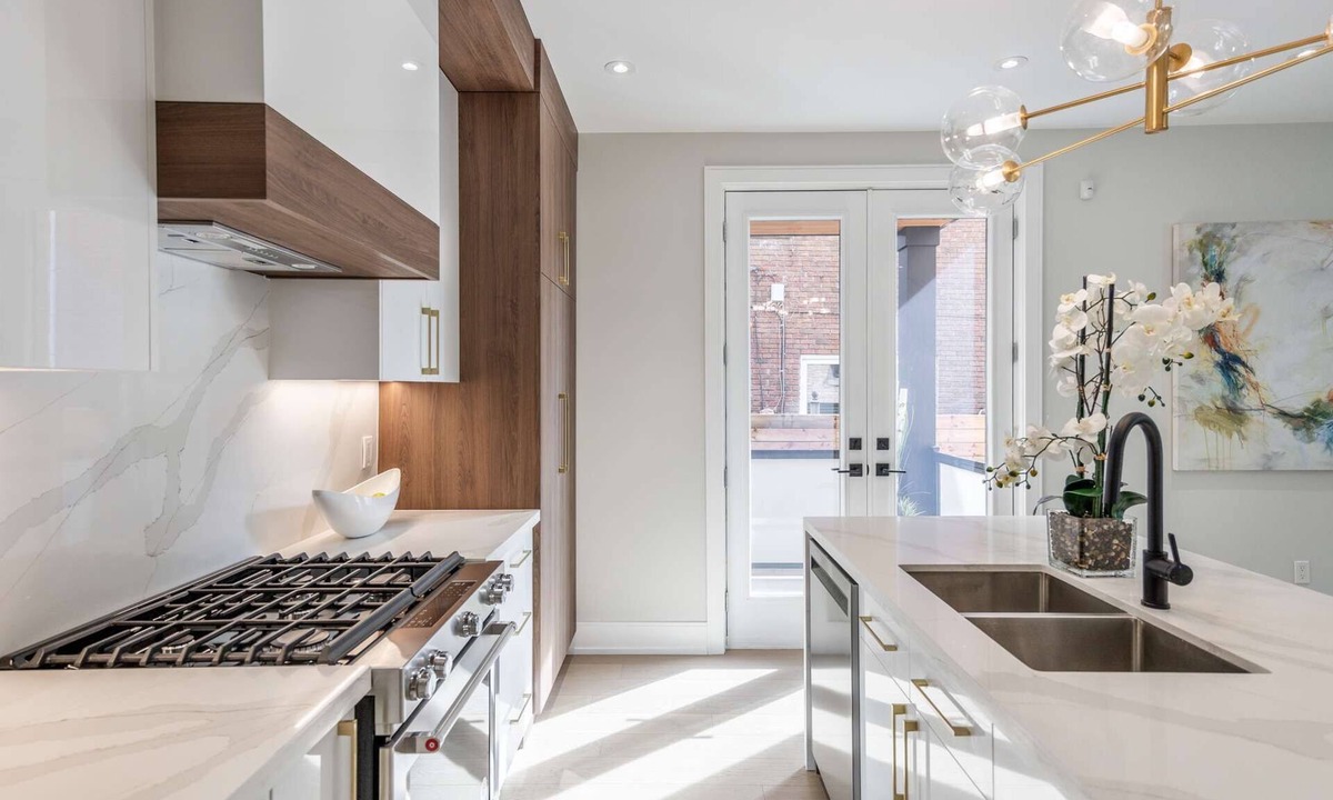 Beaconsfield Village House | Spacious 3 Bedrooms 3 Baths House Downtown+Parkingn