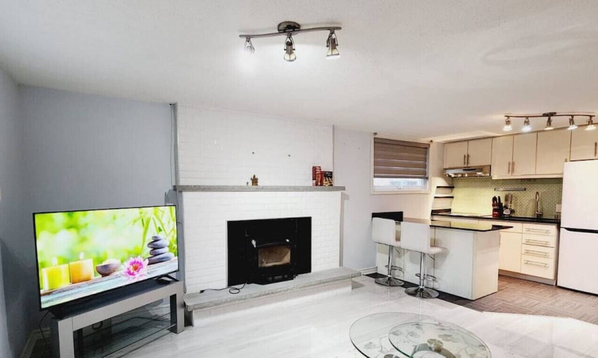 Erin Mills House | Spacious 3BR Lower Suite in Mississauga w/ Parking